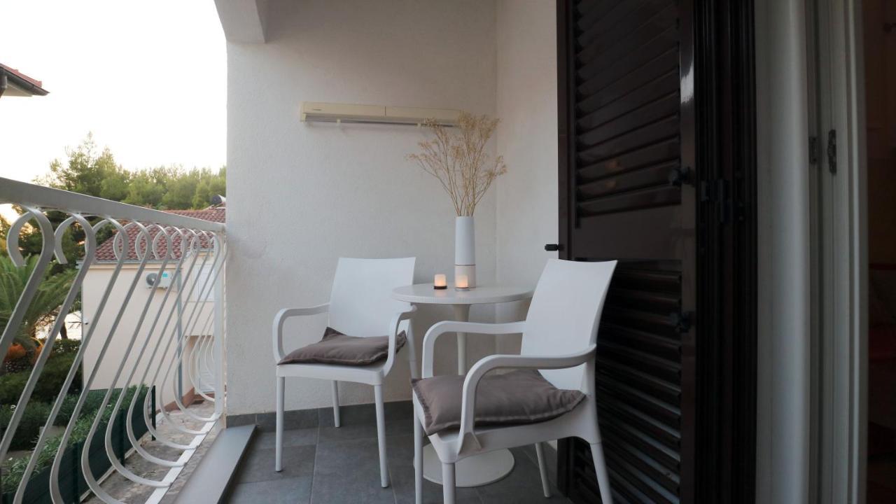 Apartment Ena - Lavica Podstrana Esterno foto