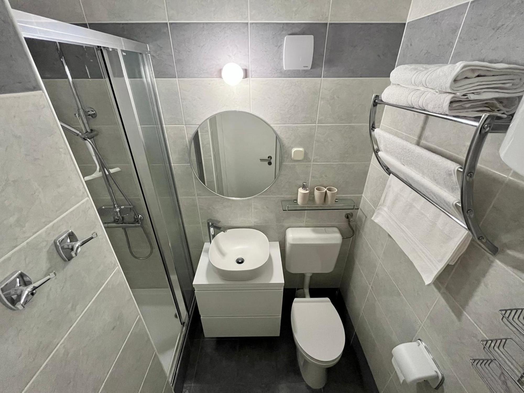 Apartment Ena - Lavica Podstrana Esterno foto